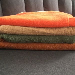 Four bath towels and two hand towels! Great price!